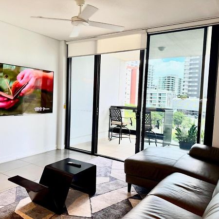 Noir Reverie - Designer Home By The River, Free Carpark, Gym & Pool Brisbane Exterior photo